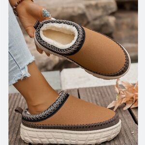 NWOT Plush Winter Clog Slippers